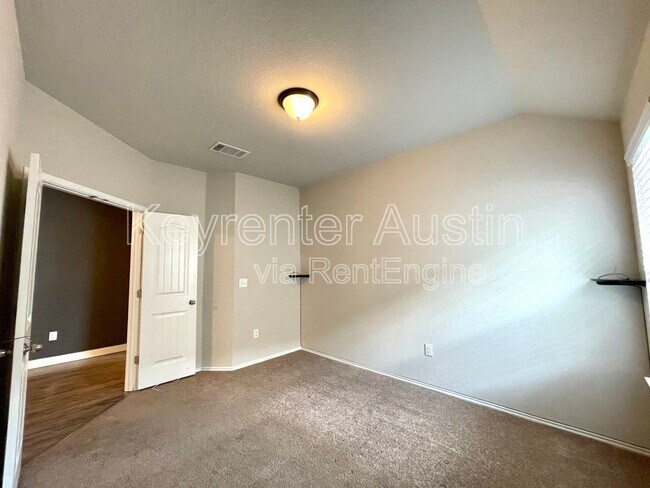 Building Photo - 347 Noddy Rd