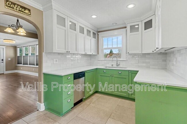 Building Photo - 2350 Cottage St SE