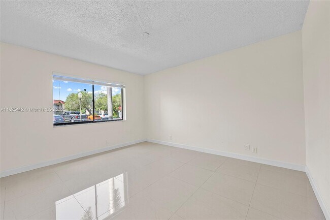 Building Photo - 16491 Blatt Blvd