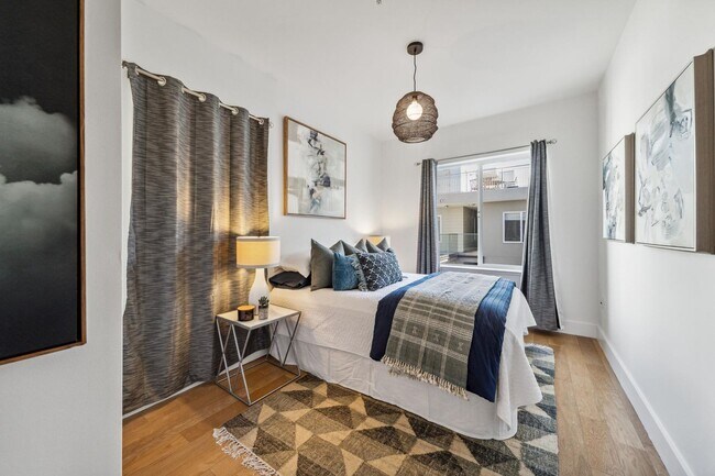 Building Photo - HIP 2BR/2BA Inner Mission Boutique Top Flo...