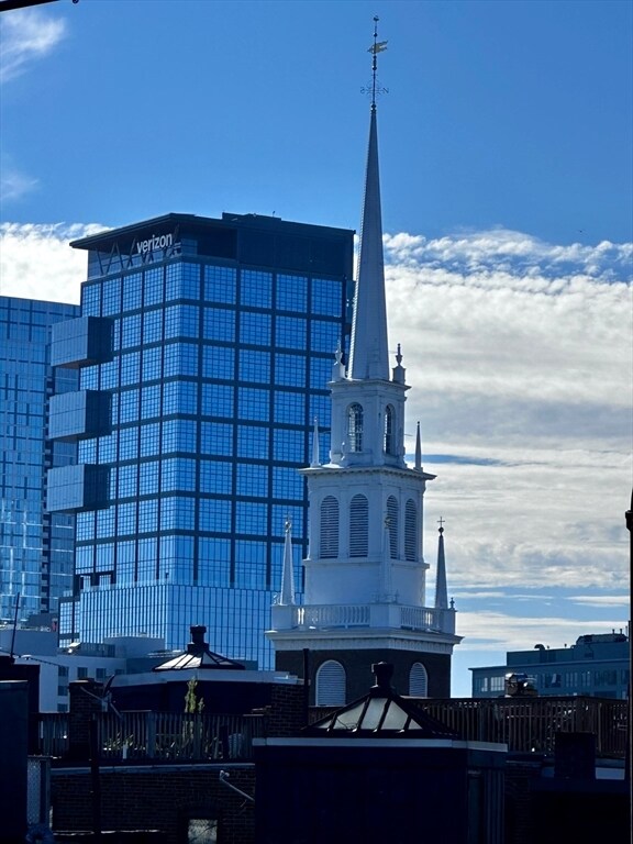 Building Photo - 8 Battery St
