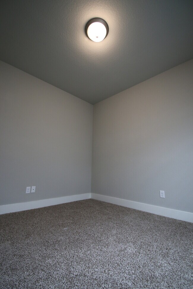 Building Photo - Move In Ready! – 3BD/2BA Azle Duplex | Granite Counters, Stainless Steel Appliances, Hardwood-Loo...