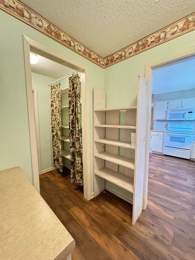 Building Photo - Beautiful 3 Bed 2 Bath Home