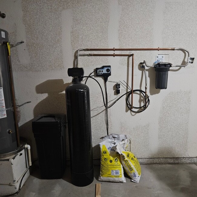 Building Photo - Solar home for Rent!