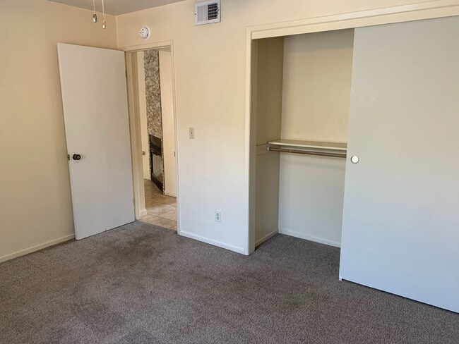 Building Photo - Charming condo coming soon!