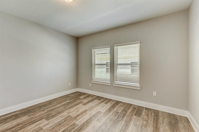 Building Photo - 4700 Colosseum Wy