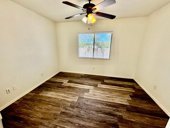 Building Photo - 3018 W Sands Dr