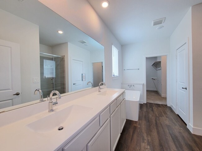 Building Photo - Very functional floor plan, has game room/home office, covered back patio on a big lot. Primary o...