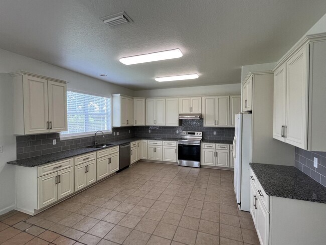Building Photo - 101 Hagge Dr