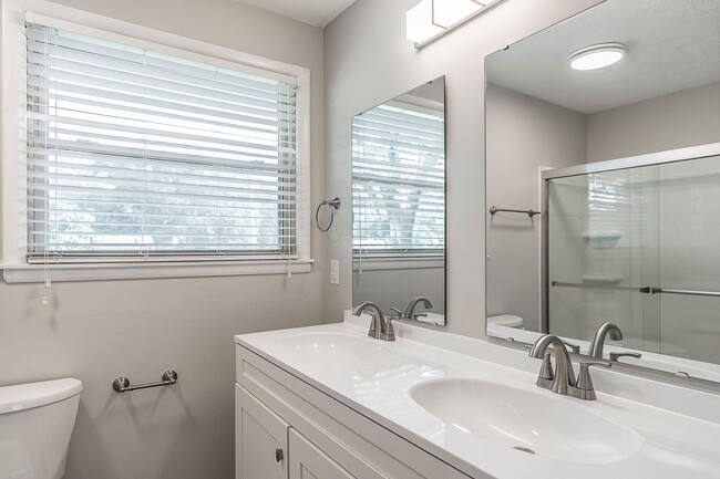 Building Photo - Remodeled Ranch In Hendersonville - Fenced...