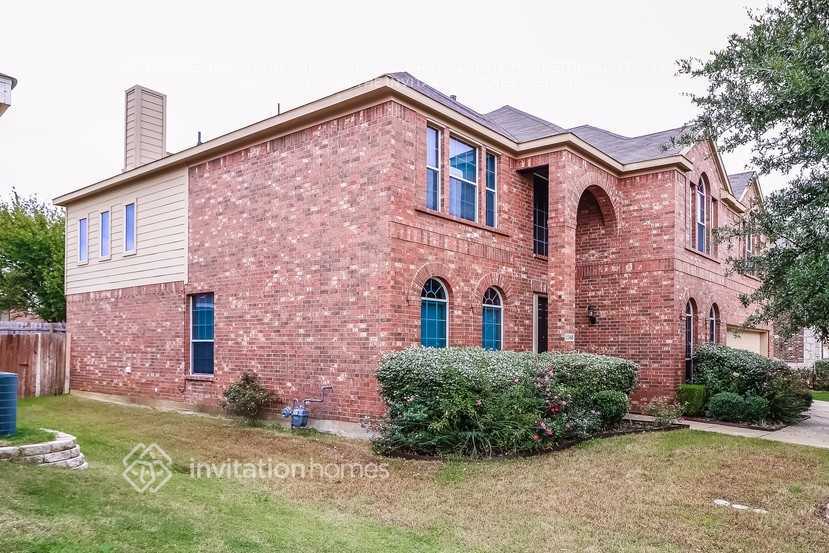 Building Photo - 2360 Merlin Dr