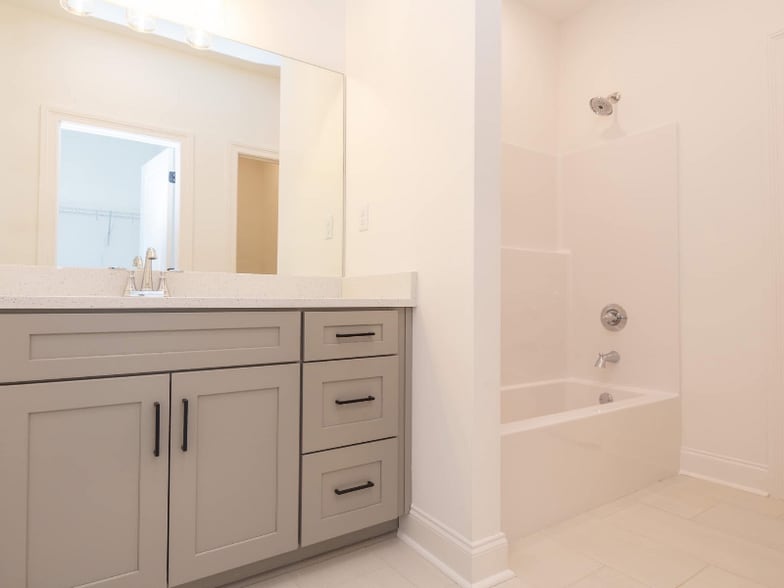 Building Photo - 637 Cottage Grv Cir