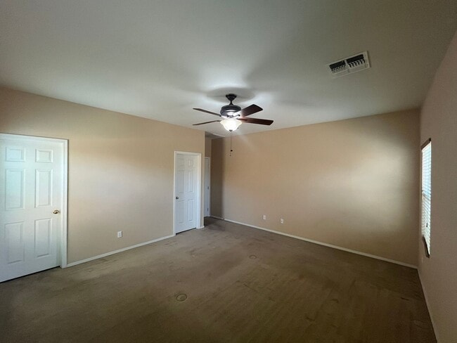 Building Photo - Free June Rent! Spacious 3-Bedroom Home in...