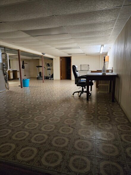 Building Photo - 6874 Joanne Cir N