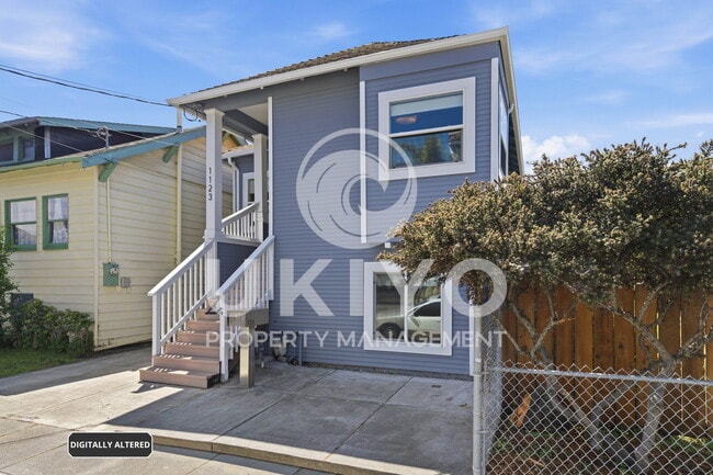 Building Photo - 1123 30th St