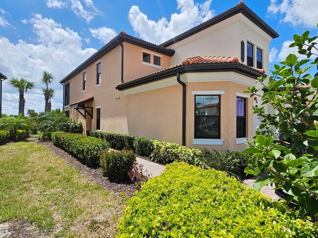 Building Photo - Annual Unfurnished 2 Bedroom 2 Bathroom First Floor Condo with 1 Car Garage in Sarasota National!
