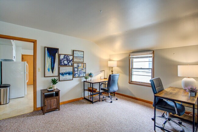 Building Photo - 3120 S 30th St