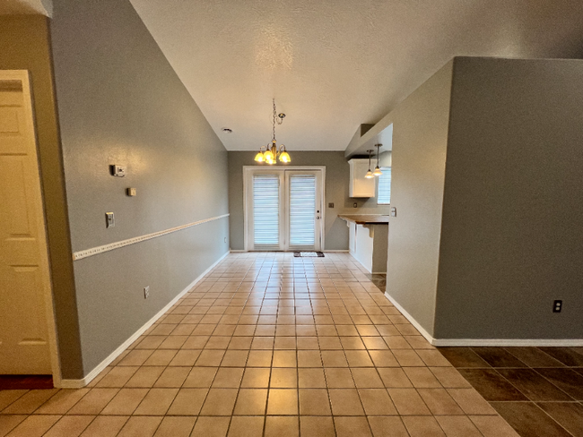 Building Photo - 7480 Edgebrook Dr