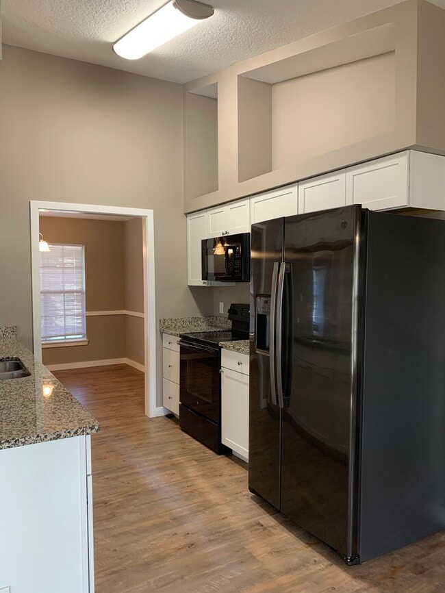 Building Photo - 1529 Spring Ridge Cir