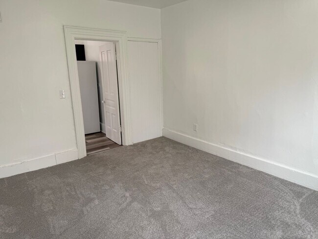 Building Photo - 1701 E Ganson St