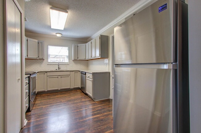 Building Photo - 156 Pecan Grove Ave