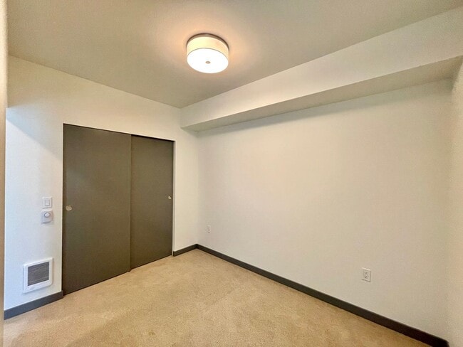 Building Photo - Modern Home For Rent