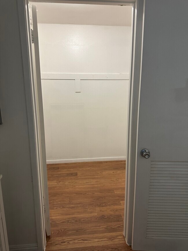 Building Photo - 503 S Vicki Ln