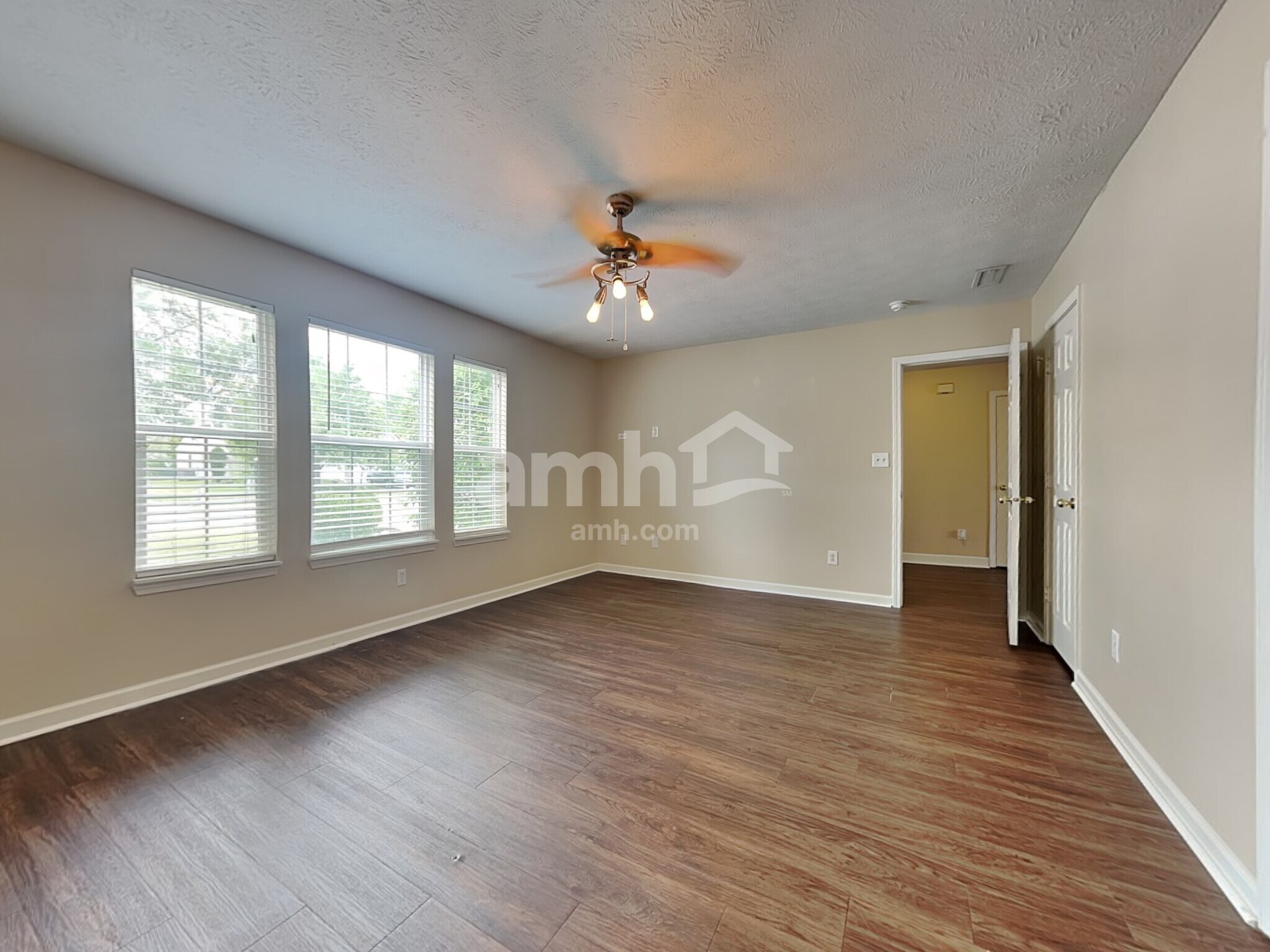 Building Photo - 3345 Crestwell Dr