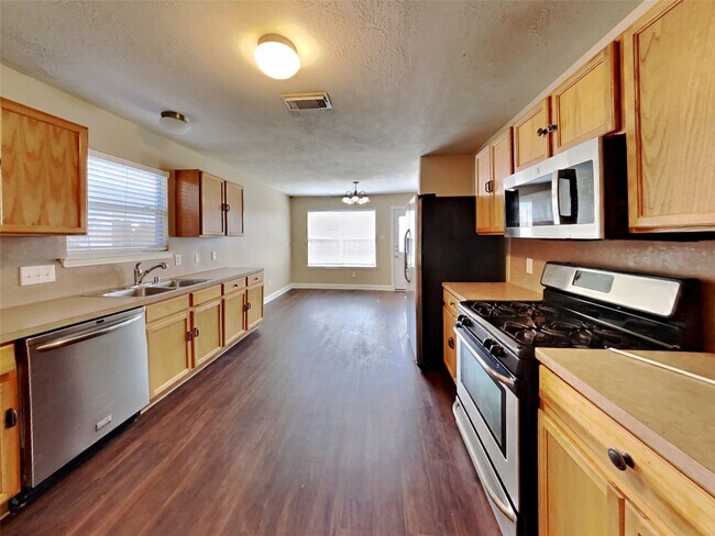 Building Photo - 14231 Bonham Oaks Ln