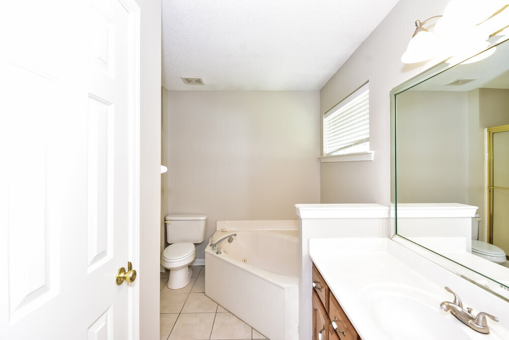 Building Photo - 7653 Fox Hunt Dr E