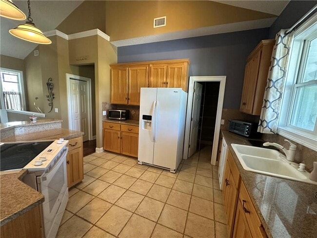 Building Photo - 109 Palmera Ln