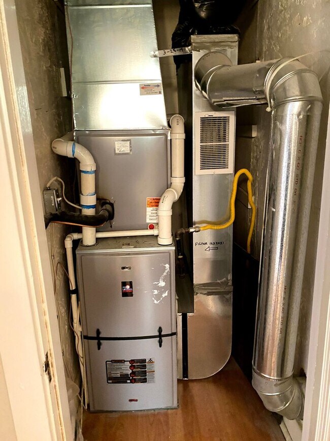 Building Photo - Bailey