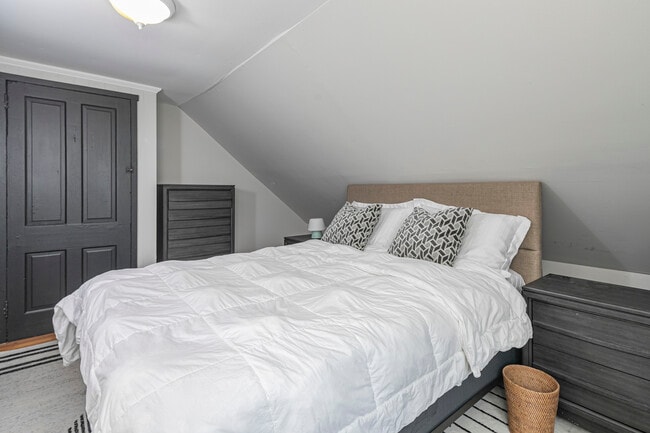 Building Photo - 357-359-359 Nassau St