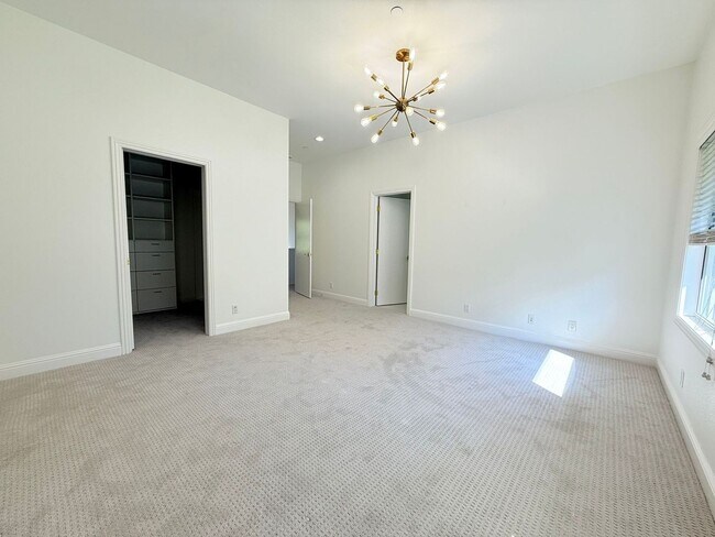 Building Photo - ? Elegant & Expansive Redwood City Home – ...
