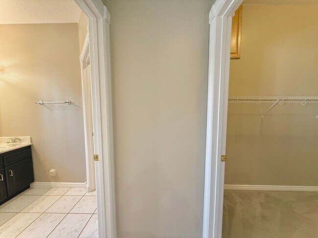 Building Photo - Garden Level in Luxury Home Available Now