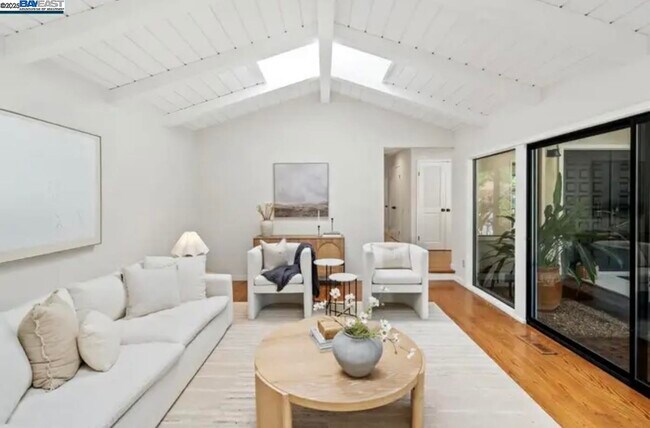 Building Photo - 131 Clover Hill Ct