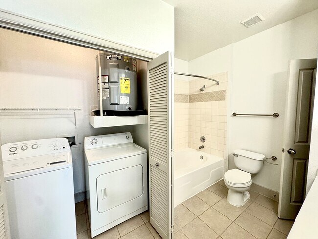 Building Photo - 2222 Smith St