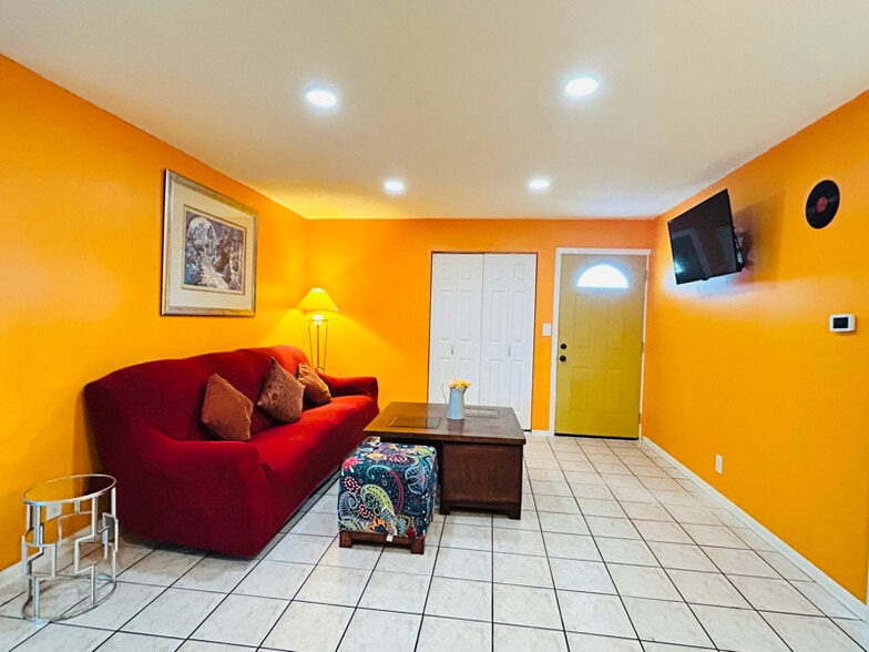 Building Photo - 8871 Belmont St