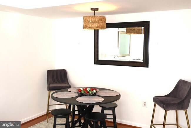 Building Photo - 5934 Mayflower Ct