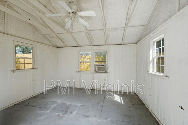 Building Photo - 932 Nugent Dr