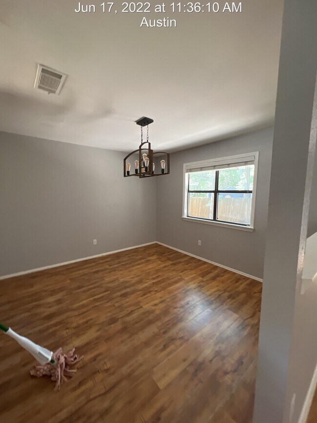 Building Photo - 2811 Crownspoint Dr
