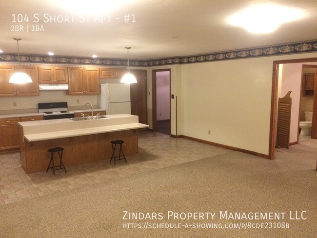 Building Photo - 2 bedroom 1 bath apartment with open floor...