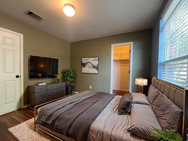 Building Photo - 9504 Castle Pines Dr