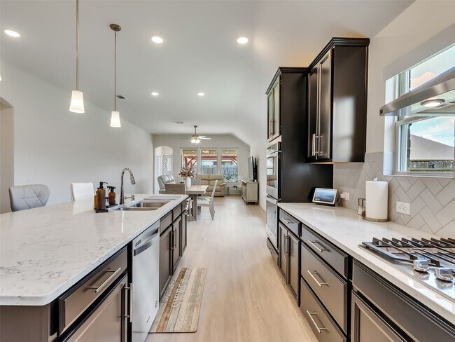 Building Photo - 27997 Lone Hollow Ln