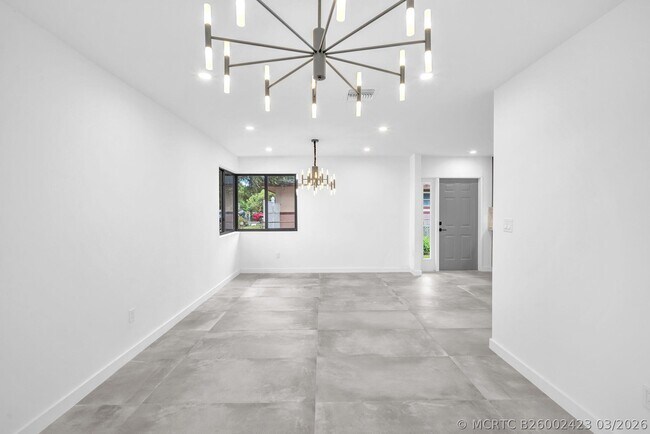 Building Photo - 2460-2466 SW 58th Manor