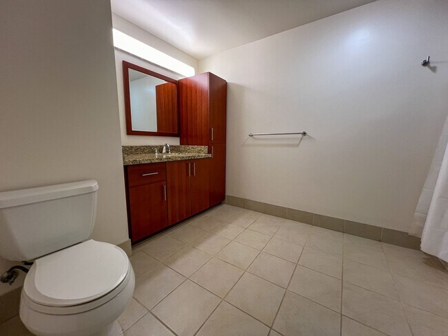 Building Photo - 1BR / 1Bath / 1Pkg - Condo in Kakaako Avai...