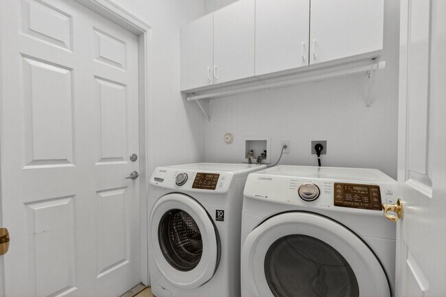 Building Photo - 7976 Monarch Ct