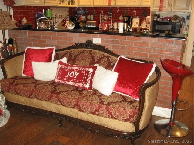 Building Photo - 105 Edin Ave