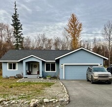 Building Photo - Spacious 3 bedroom/2 bathroom/2 car garage Ranch style home in Palmer with Soaring ceilings and m...