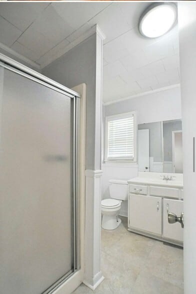 Building Photo - 613 Hibner St